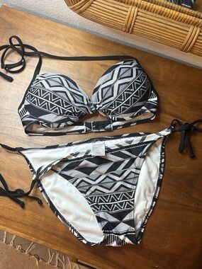 Xhilaration Black & White Geometric Push-Up Bikini